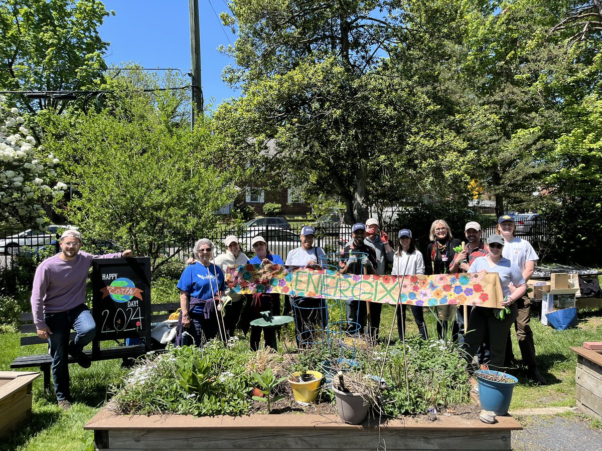 Energix_US's tweet photo. Today, the Energix team had the pleasure of volunteering for Earth Day with the community of retirees at Culpepper Garden in Virginia. Together, we planted flowers, contributing to a cleaner planet and a greener environment! #EarthDay #CommunityVolunteering #GreenEnvironment https://t.co/UNs0I88UVX
