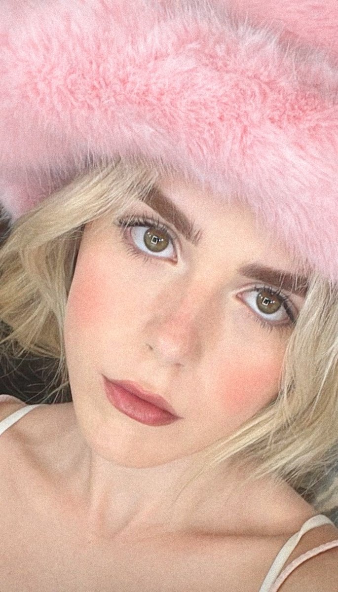 ✧ ⊹  .   ✿ * ·