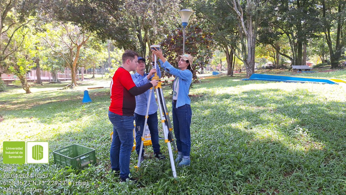 GeomaticaUIS's tweet image. #Geomaticanews El pasado fin de semana estudiantes del futuro semillero de investigación estuvieron junto con el profesor Miller Salas y la Ing. María T. Pardo y el Ing. Carlos García realizando un levantamiento de fotogrametría de los espacios  de  Catay y Guatiguará @UIS