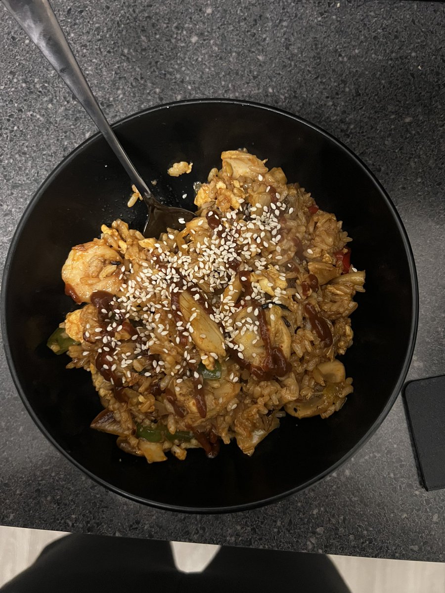 16BitPicnic's tweet photo. Kimchi, shrimp, and chicken fried rice. 
Gochujang is a cheat code in the kitchen. https://t.co/Ui8T39T3jH