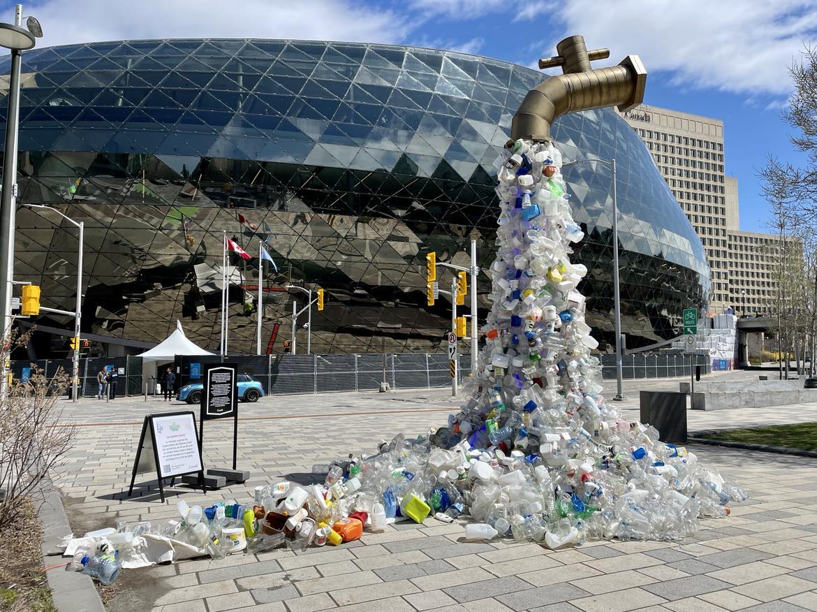 Happy Earth Day! 🌍 This year's theme, 'plastic vs the planet,' resonates with the discussions happening at INC-4, hosted here at the Shaw Centre. As we welcome 3200 delegates from 180 countries, we stand together to recognize the critical need to address plastic pollution.