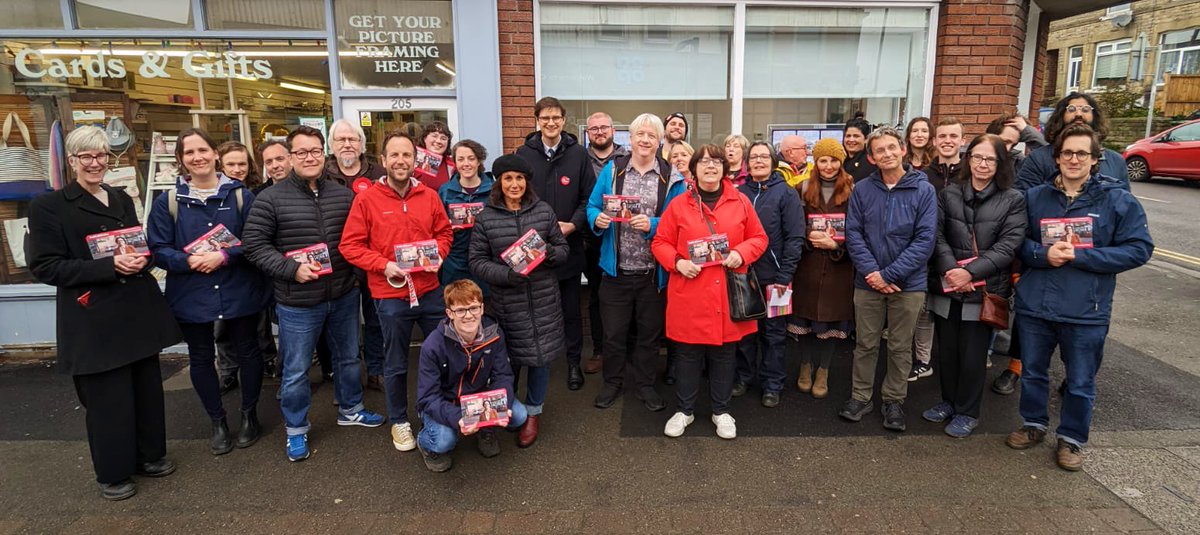 A big turnout tonight in Crookes for @RuthMilsom and @_OliviaBlake. We’re working hard for every vote, talking to thousands of voters about our plan for Sheffield. 🗳️💬 Find out more: tinyurl.com/24cr32a7 🌹