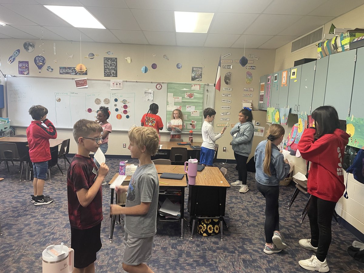 Speegleville's tweet photo. 3rd grade math STAAR review in Mrs. Epperly’s class! #midwayisd #speegleville #spelearning https://t.co/oCqlspwHj6