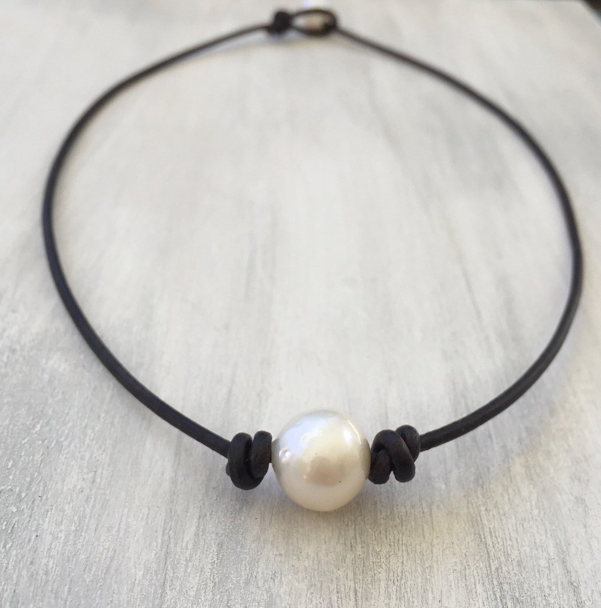 Leather and pearl necklace #leatherandpearl #jewelry #pearljewelry #necklace #etsy #etsyshop #pearlnecklace #leatherjewelry#