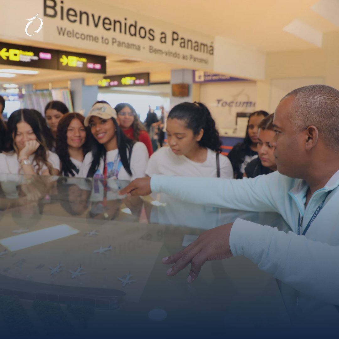 Estudiantes de @udelistmo de la carrera de Técnico en Servicio para Aerolíneas tuvieron la oportunidad de visitar las instalaciones de @tocumenaero. ¡Una experiencia educativa y enriquecedora para todos! ✈️ #LaPuertaDeLasAméricas #AeropuertoDeTocumen #CambiamosPorTi