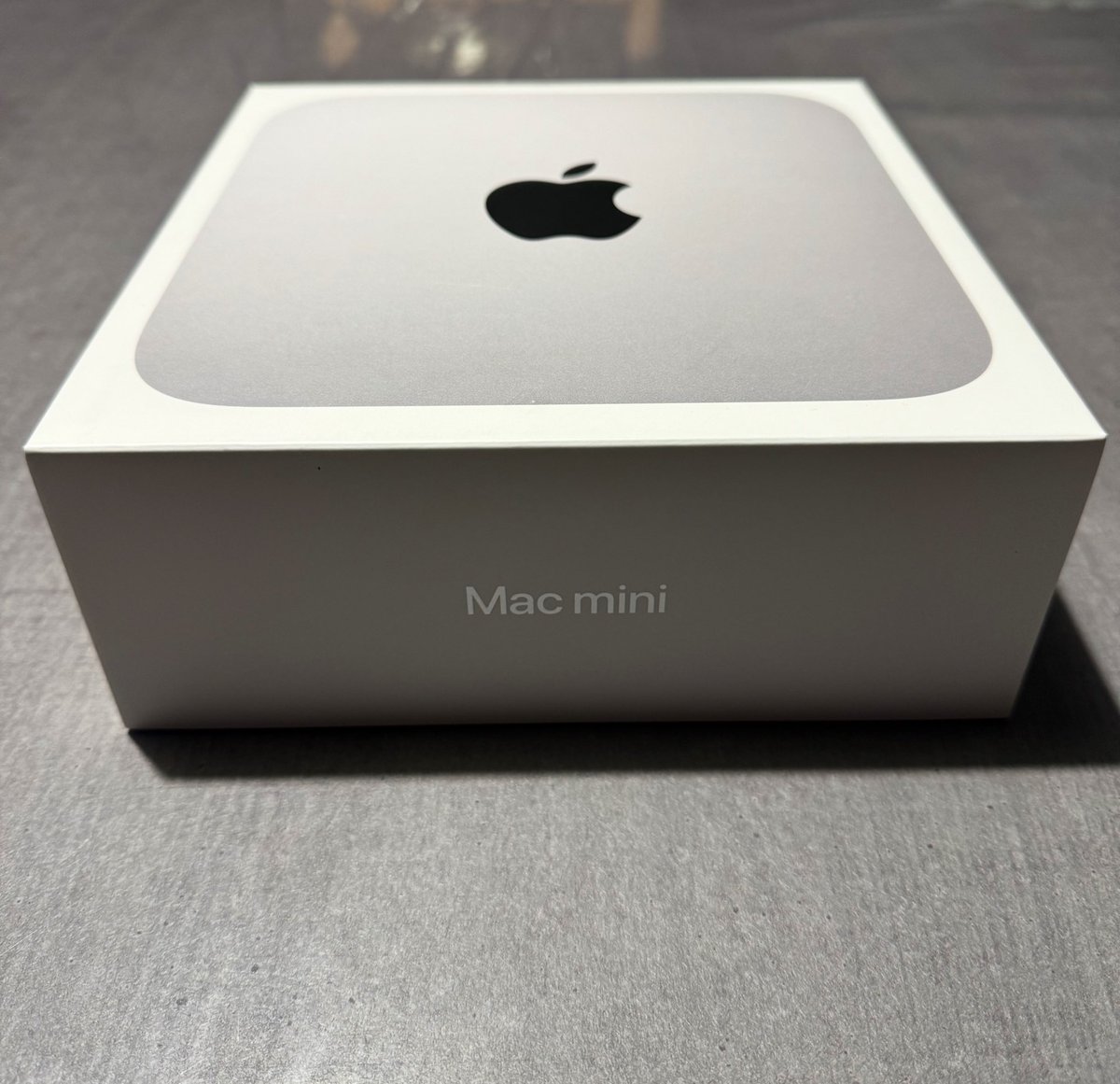 RQuentinn's tweet photo. New baby 

Mac Mini M2 https://t.co/0rTmlKGQG1