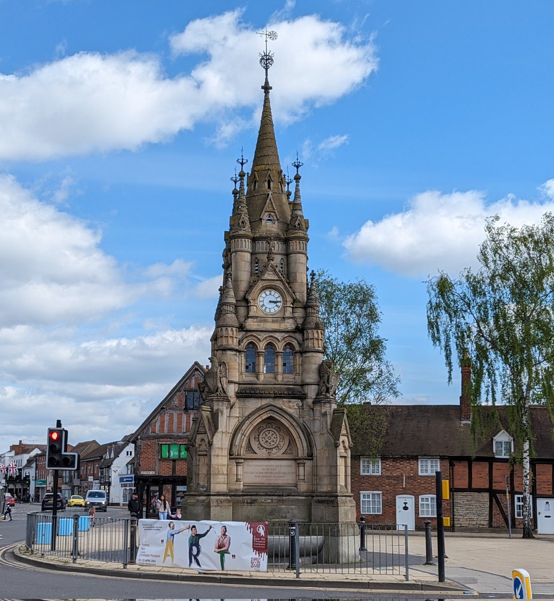 thesarkaribaap's tweet image. #stratforduponavon #sundayvibes #afternoonglow #standingtall