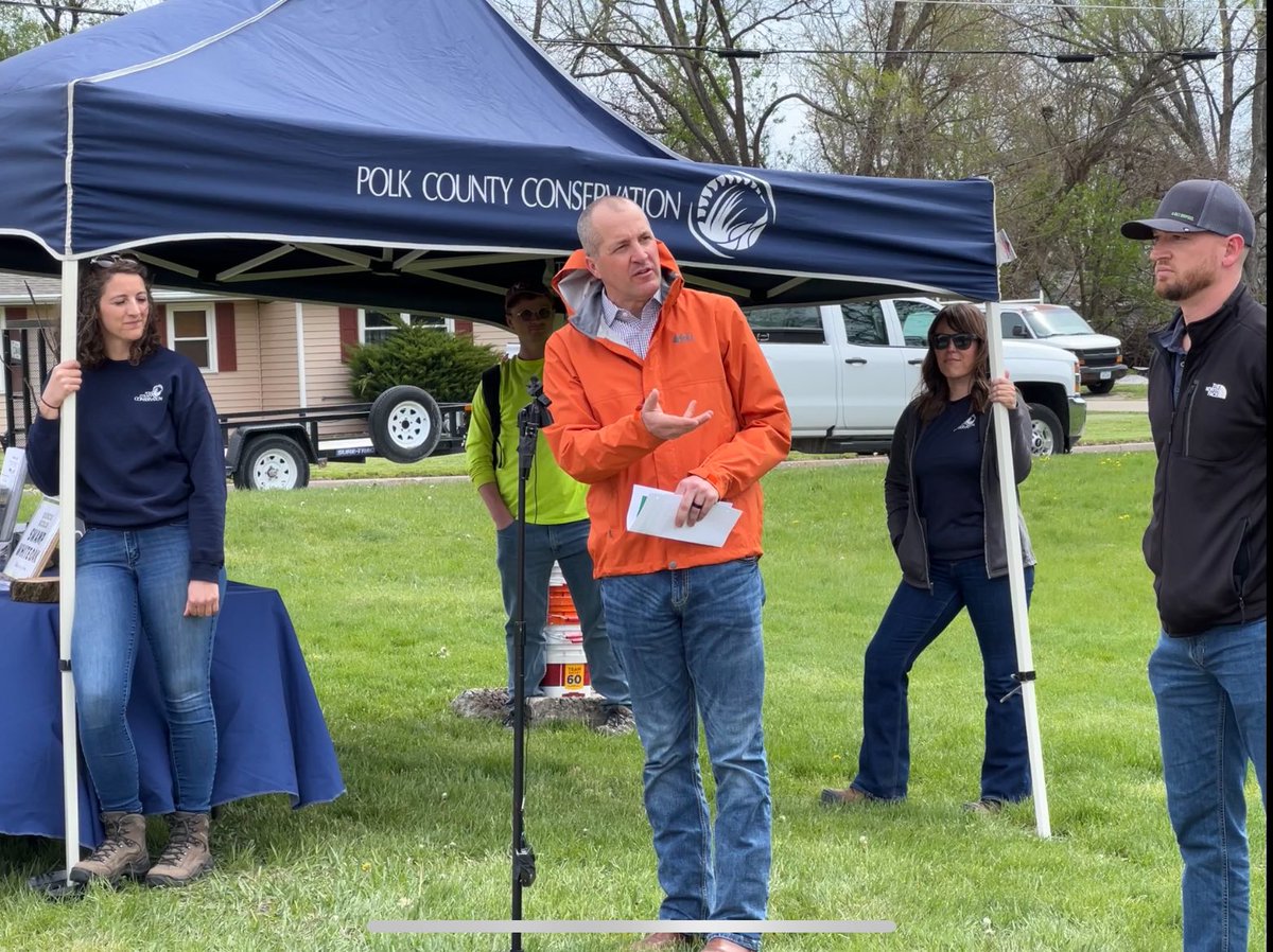 Great Earth Day tree planting event put on by @GrowthEnergy and @PolkCCB. In honor of Earth Day, I talked about our commitment to conservation work across the state and the benefits of low cost, clean burning E15! #IowaAg