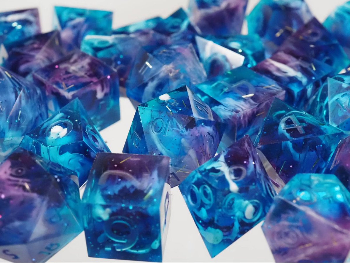 When the sun goes down and the night is coming, the sky gets the most beautiful colors. I caught some of these colors and poured them into these '#Dusk' #dice. (WIP)(Ad) #dnd #dnd5e #epoxy #resin #rpg #ttrpg #pnp #pnpde #würfel