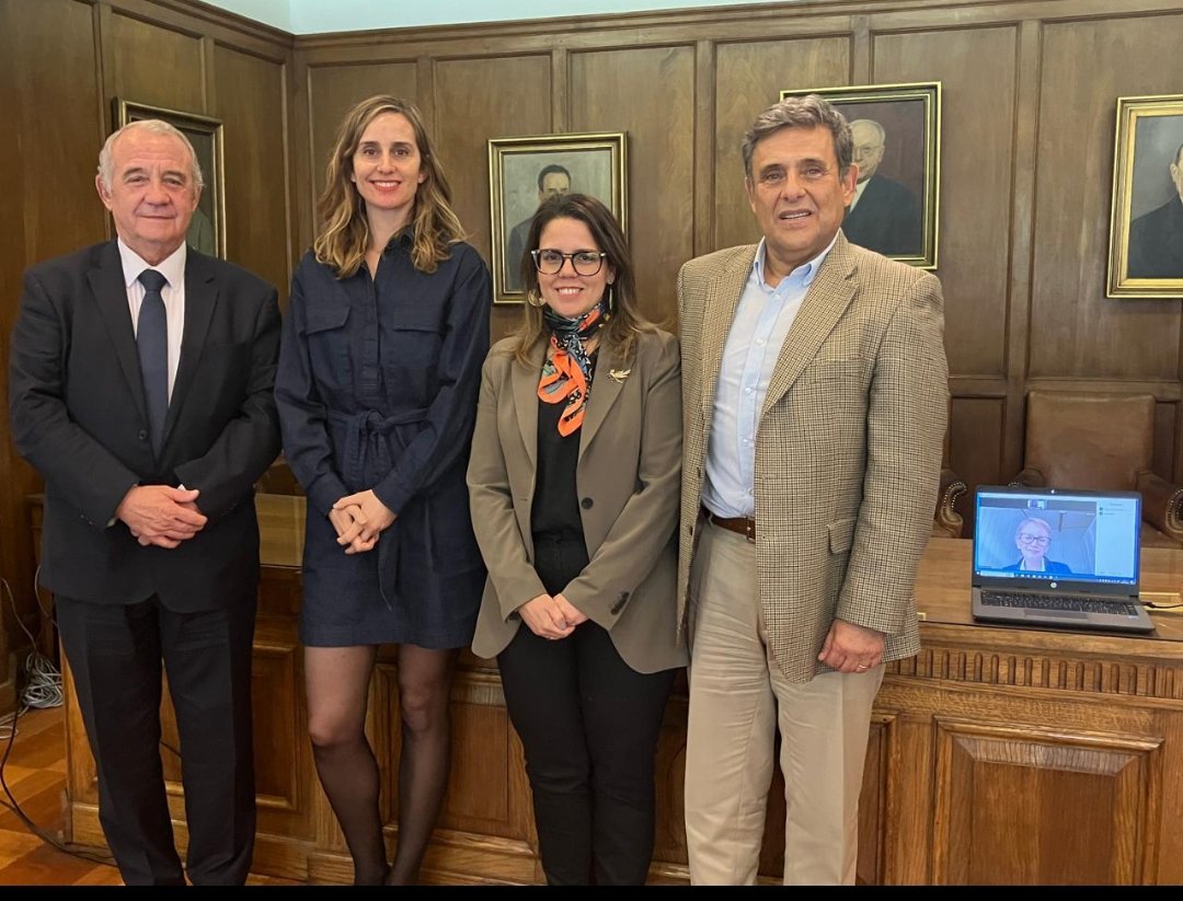 En el marco del proyecto sobre acceso a la justicia para personas con #discapacidad intelectual, la consejera y presidenta de la Comisión de #Diversidad e #Inclusion @ElisaWalkerE, se reunió con representantes de @micare_chile y la Asociación de Notarios.