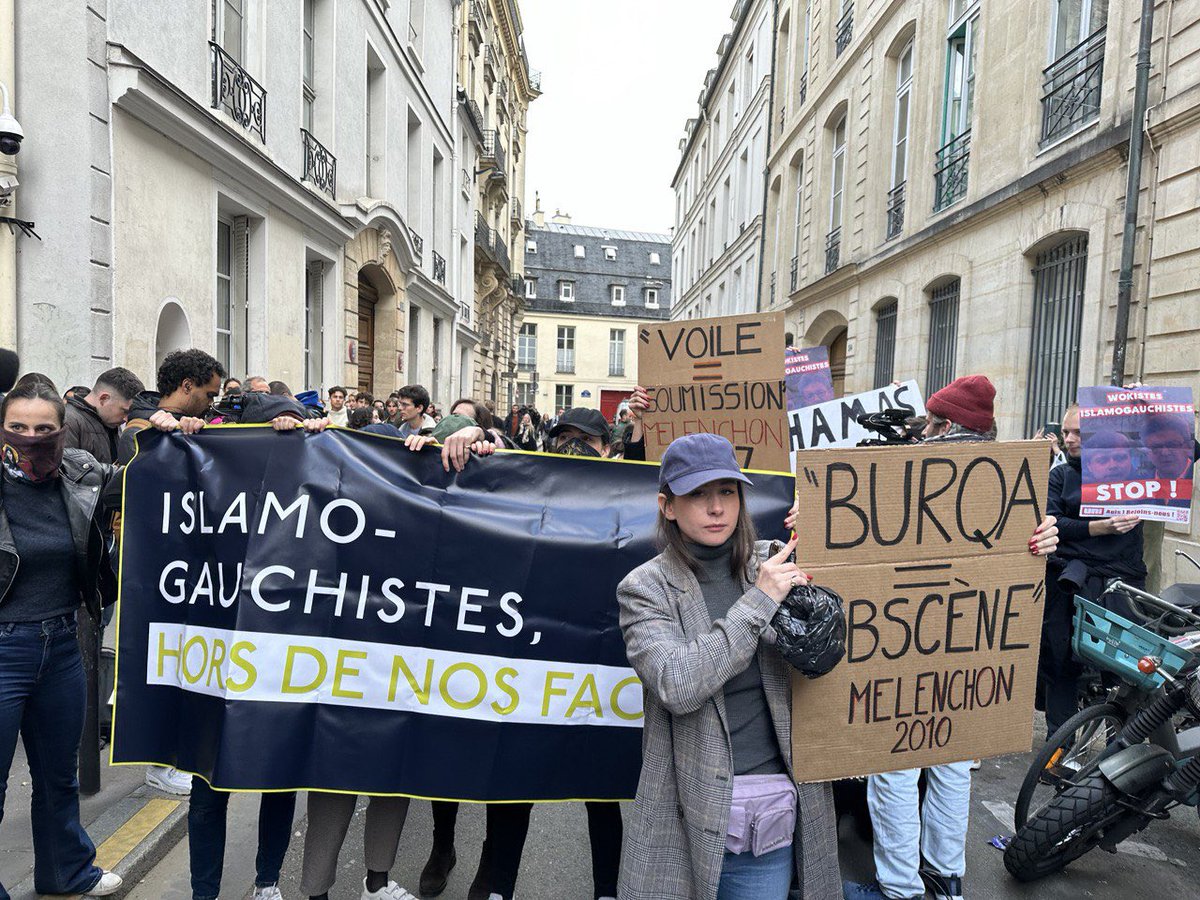 Parce qu’il y a encore quelques années, le voile et la burqa représentaient la soumission et l’obscénité pour Mélenchon.

Il était temps de rappeler son contre discours. 

#MélenchonCollabo