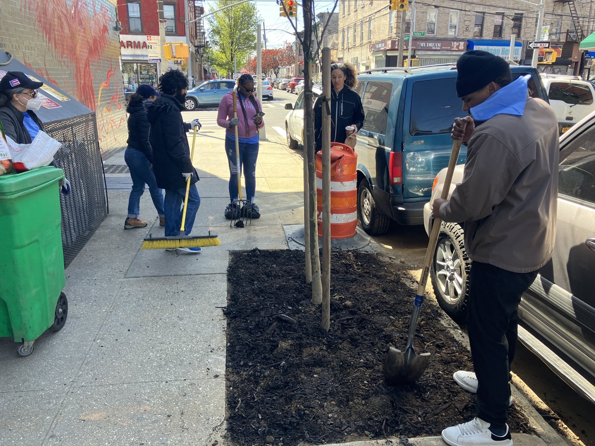 Today, we celebrated #EarthDay by joining the youth volunteers from AmeriCorp & Youth Build for a tree care activity led by @BigReuse. We learned about compost and gave the street trees along the Fulton BID some much needed TLC 💚🌳