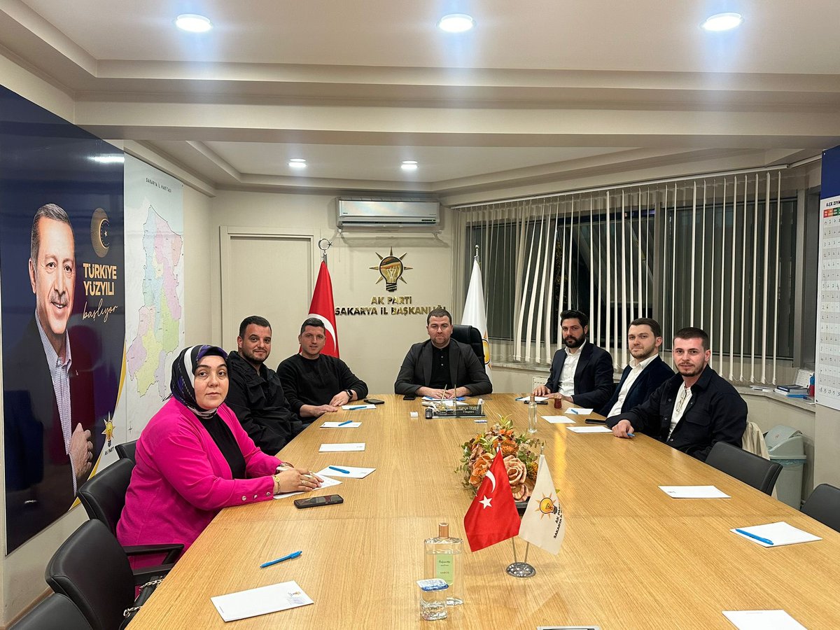 AK Parti Sakarya Teşkilat Birim Toplantısı, Teşkilat Başkanı Murat Salih Başer başkanlığında İl Başkanlığında gerçekleşti.