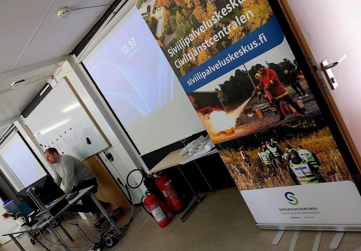 Länsi-Suomen pelastusalueen #turvallisuuskeskus käynnistyi tänään #siviilipalvelus #täydennyspalvelus 
Koko 35 hengen ryhmä paikalla #kokonaisturvallisuus hengessä.