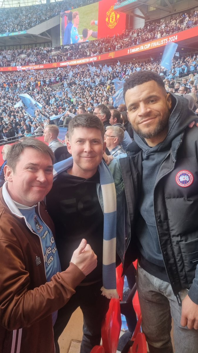 leestapleton's tweet photo. Thank you @MaxBiamou a Coventry legend and Wembley winner supporting his old club 💙 #PUSB https://t.co/DzqJiFsbgZ