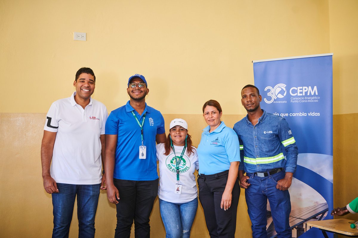 CEPMrd's tweet photo. Nuestras acciones contribuyen al logro de un país libre de plástico ♻️ ¡Es posible !🤜💙🤛

#CEPMrd #RedEscuelasVerdes #VoluntariadoCEPM https://t.co/UfwTkceKRl
