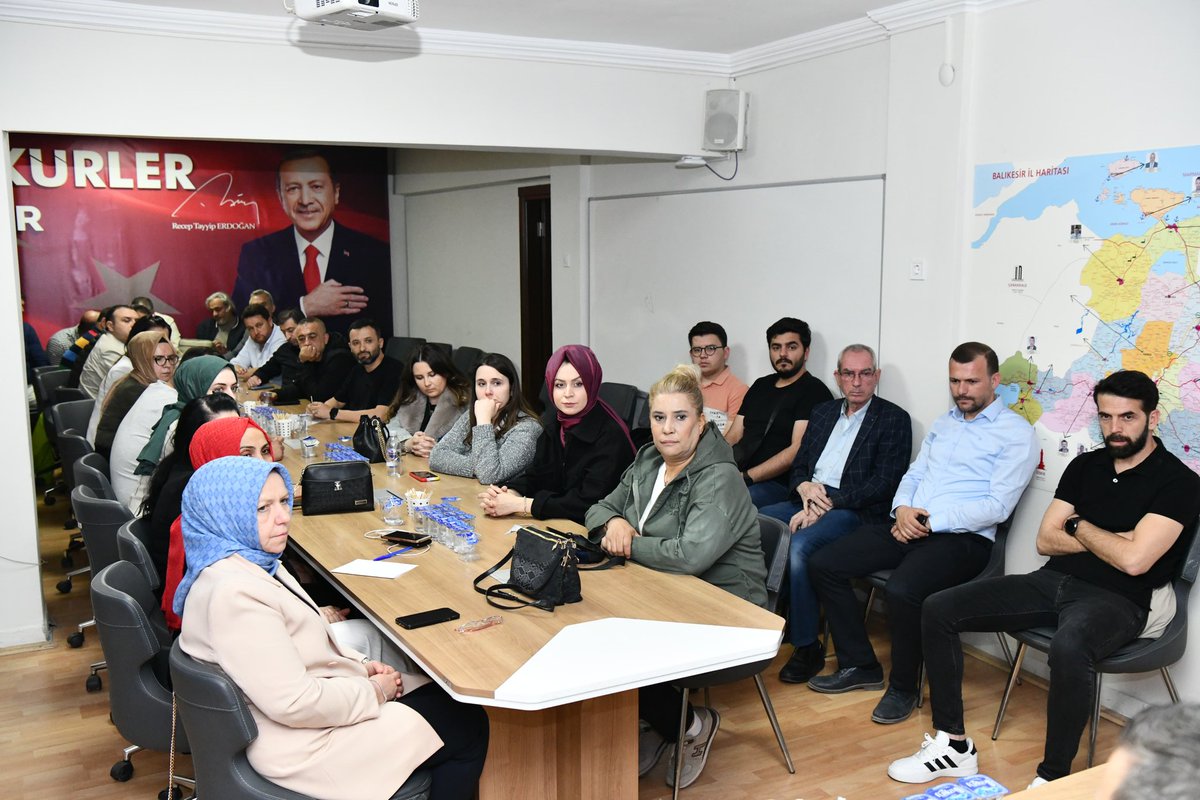 BalikesirAk's tweet photo. Haftalık Olağan Yönetim Kurulu Toplantımızı gerçekleştirerek gündem ve teşkilat çalışmalarımız hakkında değerlendirmelerde bulunduk. Toplantımız hayırlara vesile olsun.
.
#Balıkesir
#AKParti https://t.co/wPST8Drse7