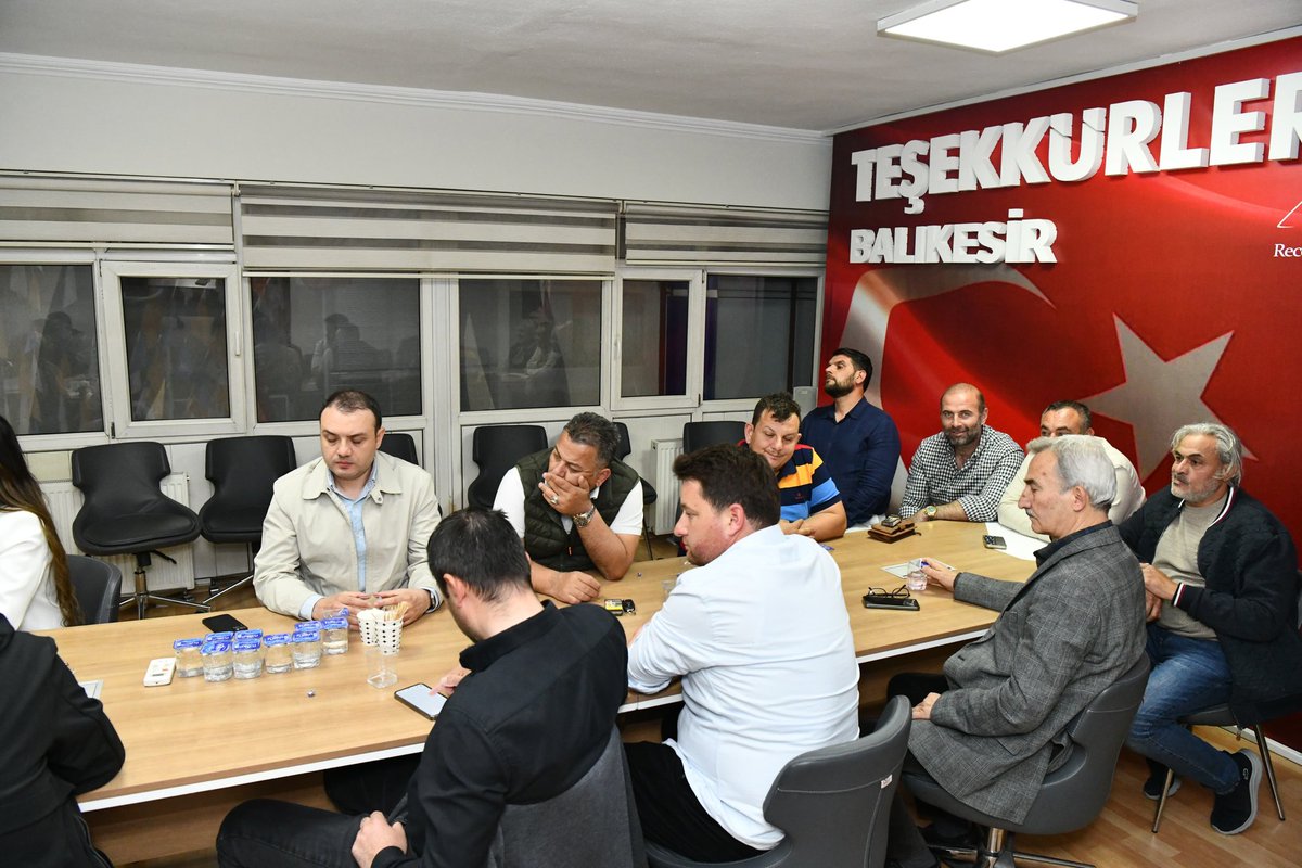 BalikesirAk's tweet photo. Haftalık Olağan Yönetim Kurulu Toplantımızı gerçekleştirerek gündem ve teşkilat çalışmalarımız hakkında değerlendirmelerde bulunduk. Toplantımız hayırlara vesile olsun.
.
#Balıkesir
#AKParti https://t.co/wPST8Drse7