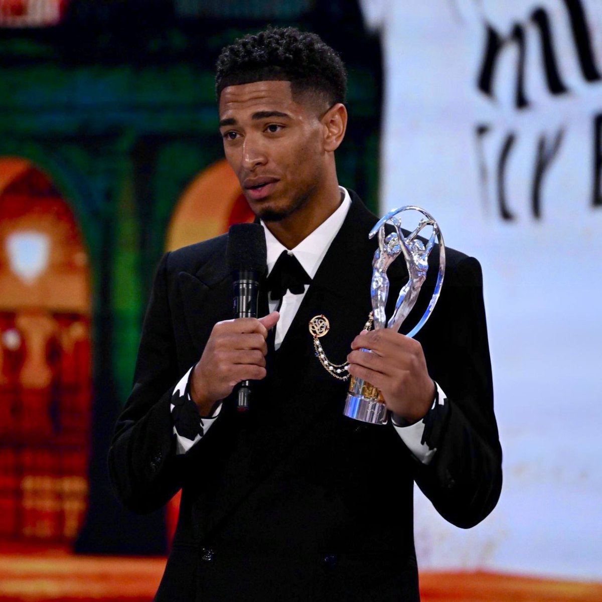 ⭐️ Jude avec son trophée de meilleur sportif.