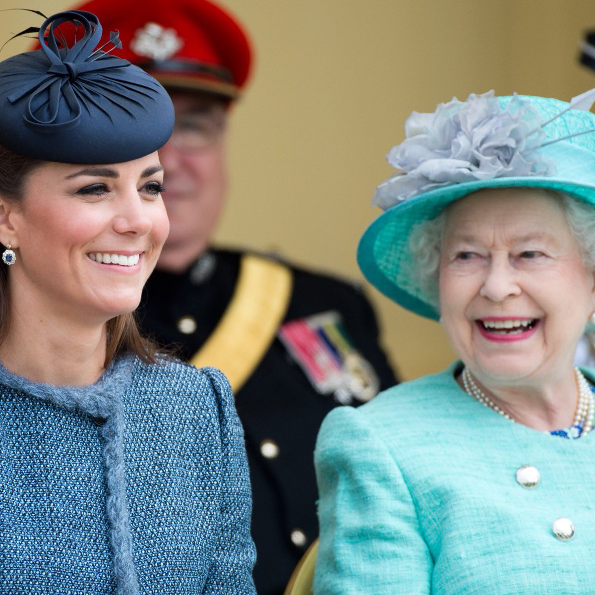 NaomiSky_15's tweet photo. According to Neil Sean and his impeccable source, #MeghanMarkle requested a one on one with Her Late Majesty The Queen to talk about moving into Windsor Castle. 

She never got the one on one meeting or the chance to move into Windsor Castle. After she was rebuffed, she thought the threat of moving away would change the Queen’s mind. 

*Princess Catherine regularly took tea with the Late Queen. 😇