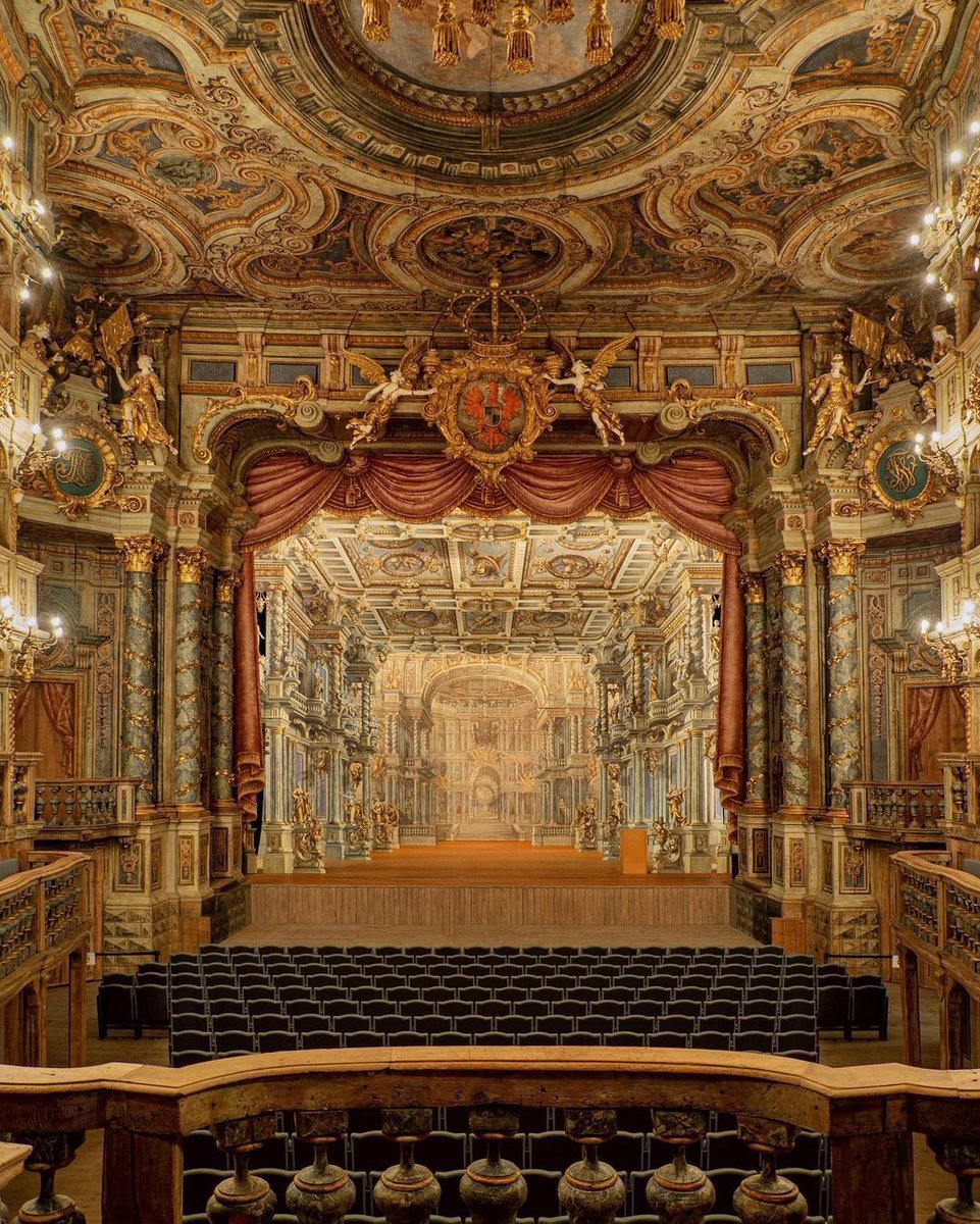 The majestic Margravial Opera House in Germany. 🇩🇪

A magnificent interior. 

Picture by michaelthecanadian