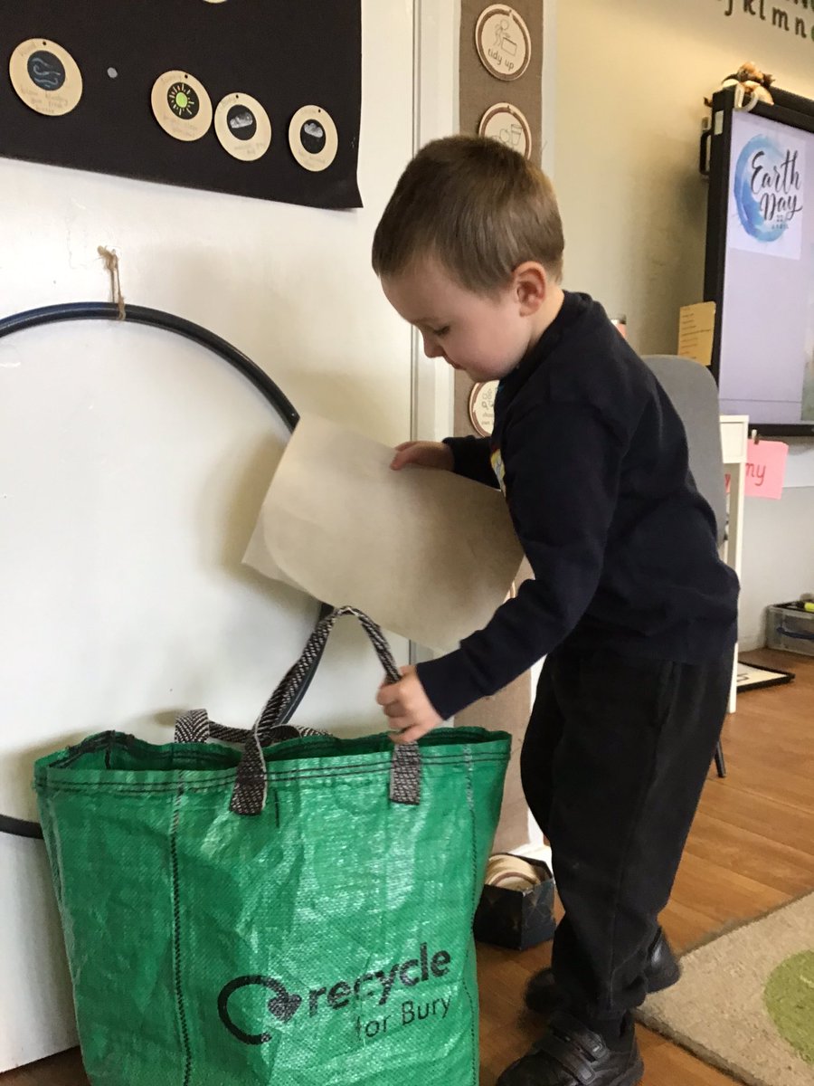 Happy Earth Day from Reception! Today we spoke about how materials can be sorted and reused if recycled correctly. We use our paper bin bag in class every day. #ReceptionGA #GeographyEdGA #EarthDay #CLMissionGA