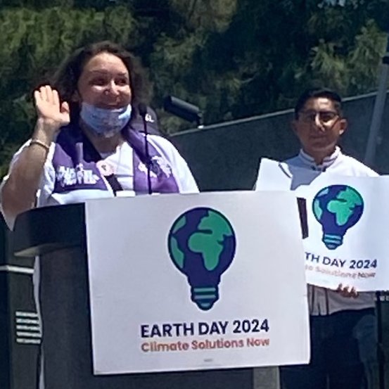 'Major airlines like American Airlines fail to ensure we have access to water & places to cool down when we are rushing to keep their planes on time. Meanwhile the aviation industry is responsible for 3.5% of climate change!' Cecilia Ortiz, Passenger Service Agent @PHXSkyHarbor