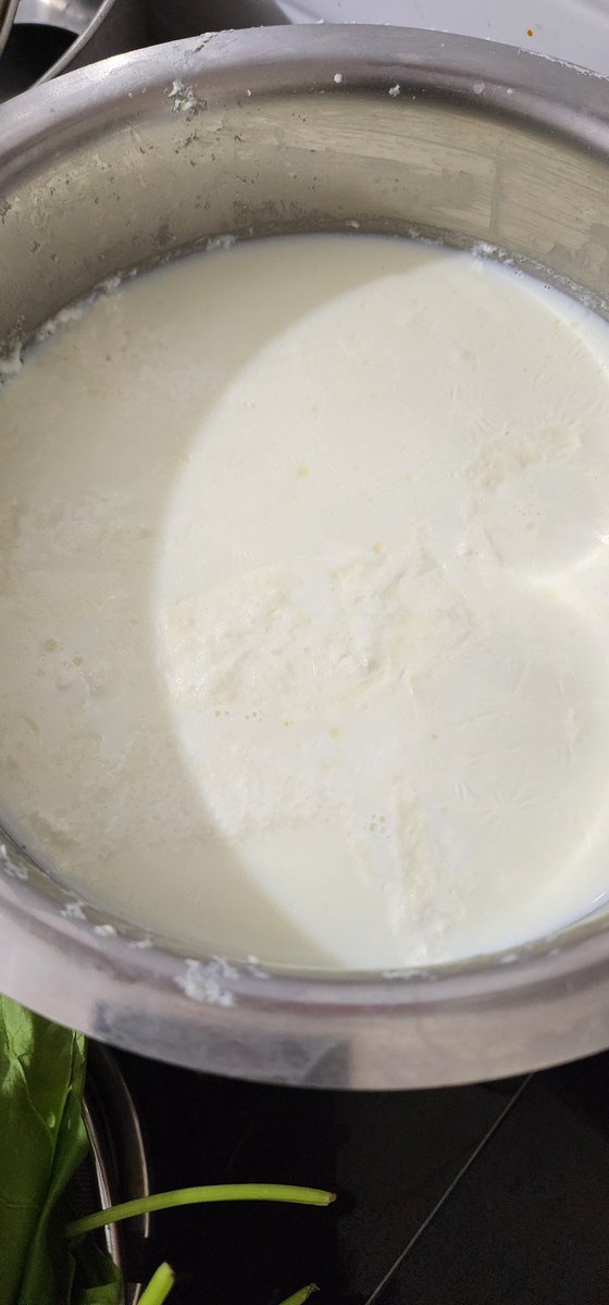 BeyanaMathew's tweet photo. Happened to buy milk from zepto about 2 hrs back which on boiling curdled .. and hence checked the pack and found that they had sent me the milk was expired on 19th and 21st.... unfortunately I didn't check the expiry date being a regular customer and that's why had a trust! https://t.co/1jRa2koW9F
