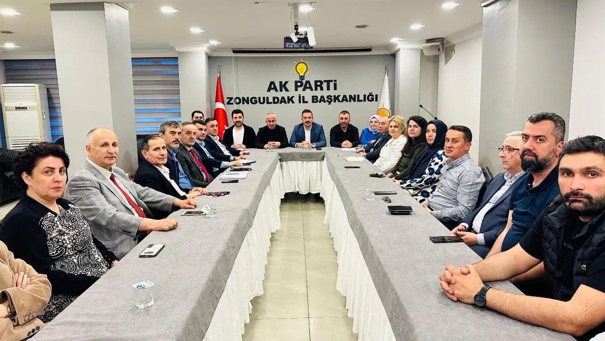 TulaySayili's tweet photo. Haftalık Olağan İl Yönetim Kurulu Toplantımızı yeniden İl Genel Meclis başkanlığına seçilen Necdet Karaveli'nin katılımlarıyla  gerçekleştirdik. Toplantımızın ve alınan kararların hayırlara vesile olmasını diliyorum.

@aysekesir 
@ak_kadin_67 https://t.co/WDBZslPnrY