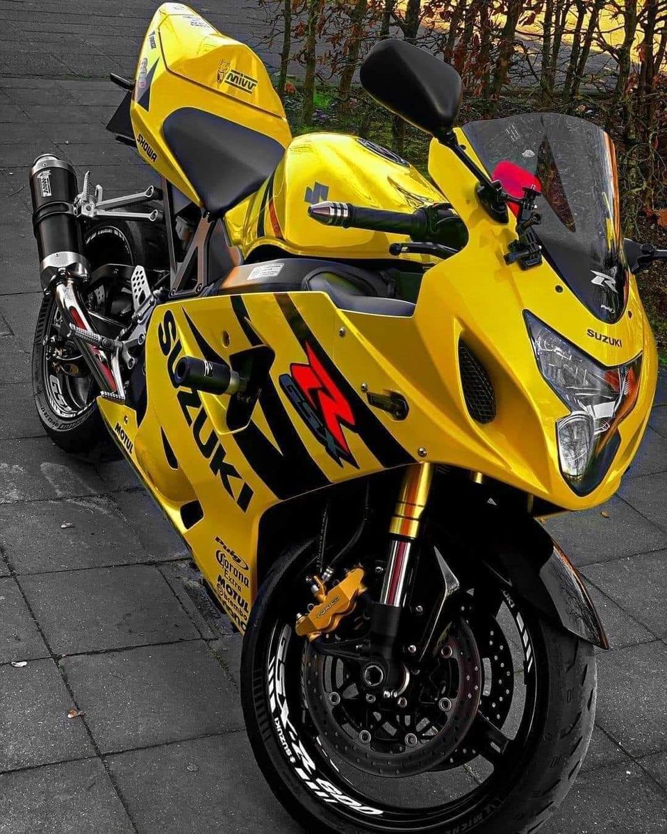 MoreMotorcycles's tweet photo. Suzuki GSXR https://t.co/bfAWT9ajsx