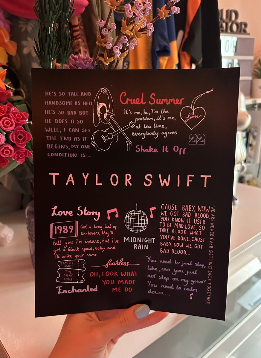 kindnessprintco's tweet photo. This one’s for all you Swifties out there! ✨

Taylor Swift Print 🪩❤️‍🔥

@taylorswift13 💥

Available in our usual black and white print as well as a coloured print! 🎀 

Now live on my Etsy, click the link in my bio to shop! 🛍️ https://t.co/nxT7zWhk65