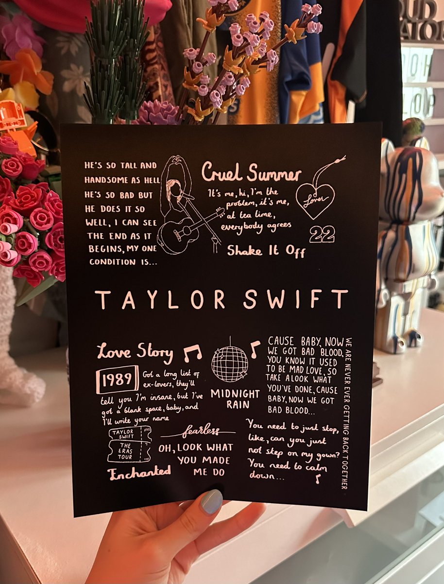 kindnessprintco's tweet photo. This one’s for all you Swifties out there! ✨

Taylor Swift Print 🪩❤️‍🔥

@taylorswift13 💥

Available in our usual black and white print as well as a coloured print! 🎀 

Now live on my Etsy, click the link in my bio to shop! 🛍️ https://t.co/nxT7zWhk65