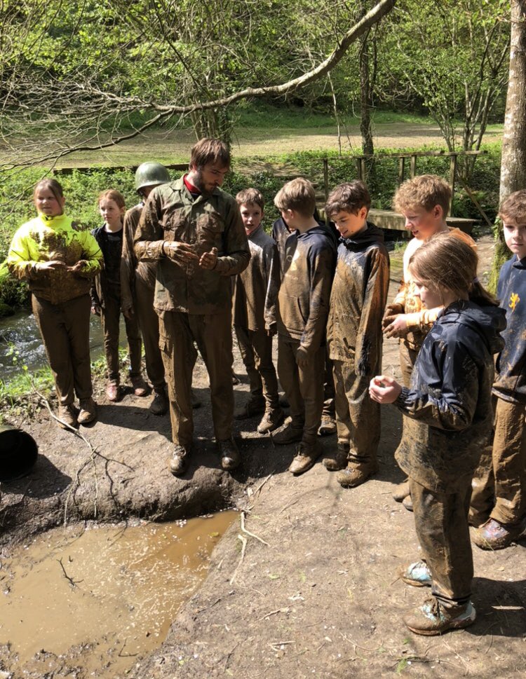 Year 6 have enjoyed a wonderful first day, participating in a range of outdoor team building activities in Normandy, understanding all instructions en français.
