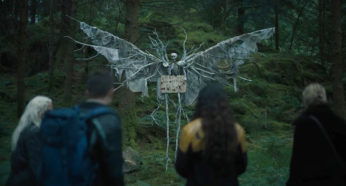 enbocacinefago's tweet photo. 💣 Parece que se han puesto de acuerdo. Si hace un par de días M. Night Shyamalan lanzaba el tráiler de su próxima película, ahora lo hace su hija, Ishana, con su propuesta LOS VIGILANTES, de la que ya vimos un inquietante teaser. 

La película narra la historia de Mina, una artista que se queda atrapada en un extenso bosque virgen del oeste de Irlanda. Cuando encuentra refugio en una lujosa y moderna vivienda, queda atrapada junto a tres desconocidos, que cada noche son observados y acechados por misteriosas criaturas. 

⏰7 de junio en cines.

TRAILER ⬇️