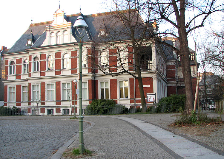 Ausstellungen im Museum Charlottenburg-Wilmersdorf in der Villa Oppenheim berlin.de/ba-charlottenb… villa-oppenheim-berlin.de