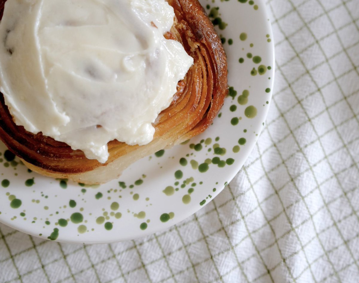 We're taking a *delicious* bite out of Nashville's newest noshes... including this Sourdough Cinnamon Roll from Spread Market & Larder! 🤤 See our list of Music City's newest crave-worthy dishes: nashvillelifestyles.com/dining/best-re…