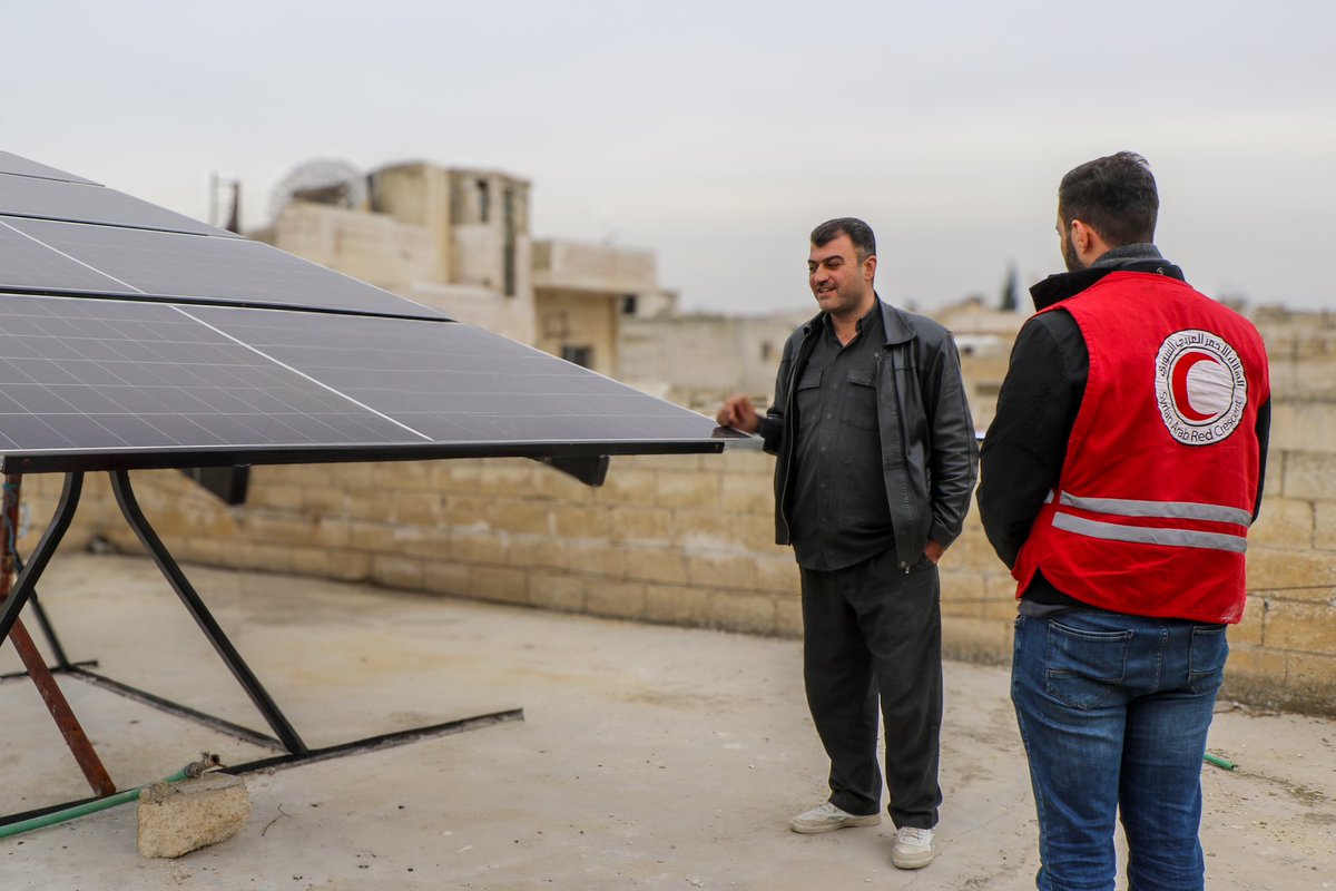 Musaab, with 14y of experience in solar panel installation, is training his son amid rising local demand due to energy resource shortages & environmental benefits How @SYRedCrescent supported by @ICRC helped him return to his profession 👉🏼shorturl.at/jyJV3 #EarthDay 🌎