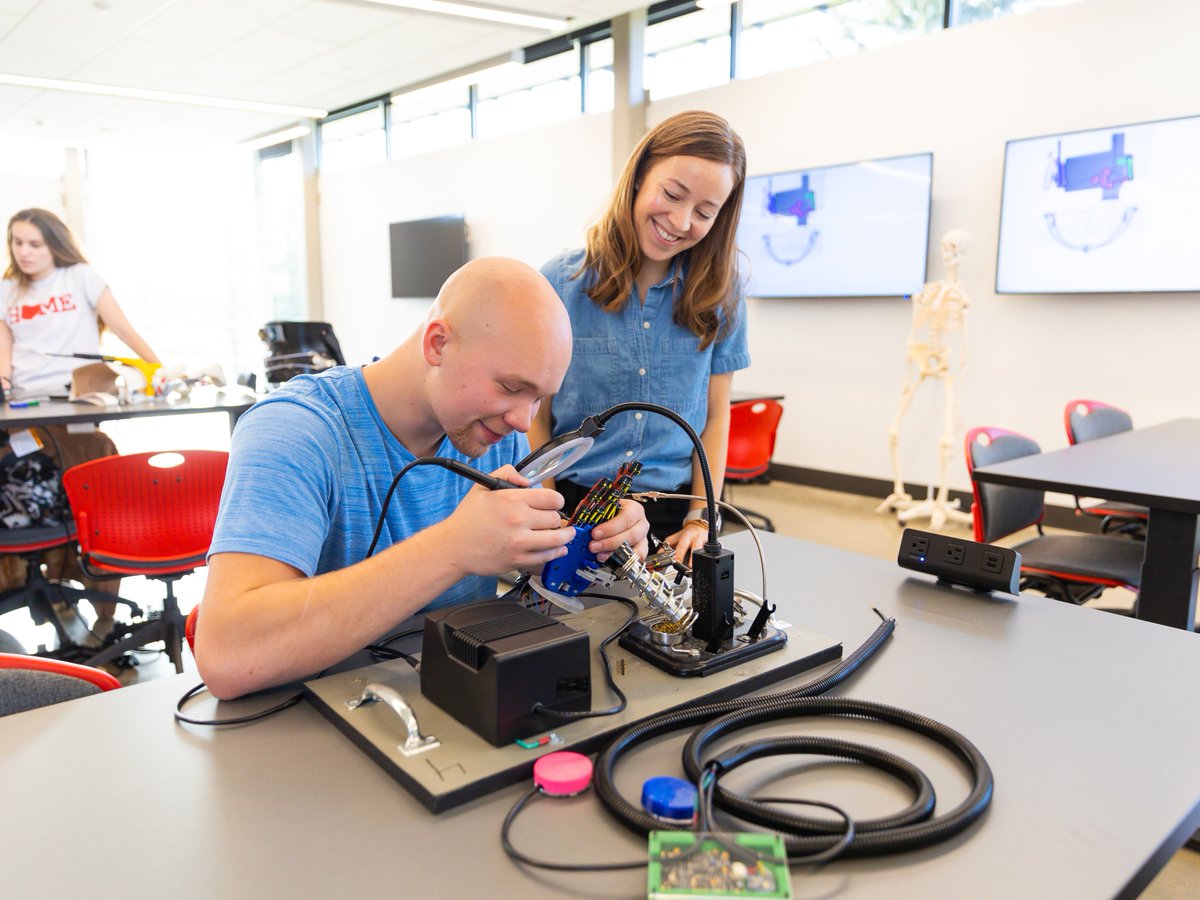 Congratulations to Professor Reva Johnson '09, Ph.D., on receiving the 2024 Valparaiso University Award for Excellence in Research and Creative Work by the Creative Work and Research Committee (CWRC) 🎉 Thank you for being a beacon of light in our campus community and beyond 🤎💛