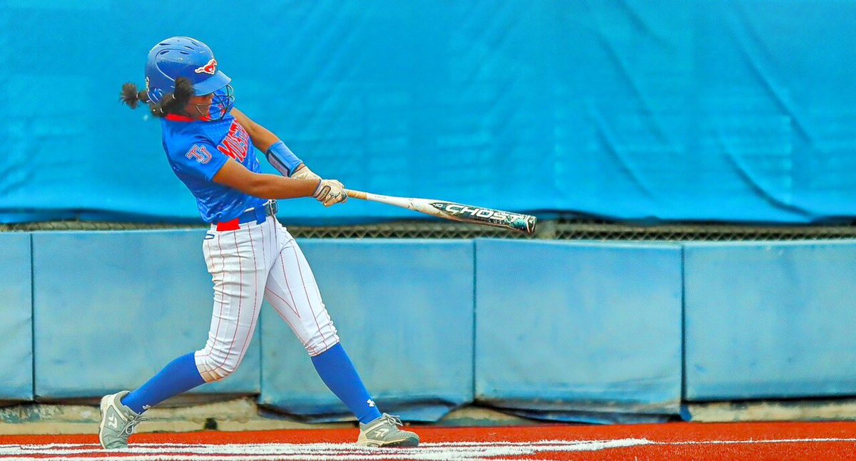 Danielle Calvario (@danni2025) on Twitter photo 