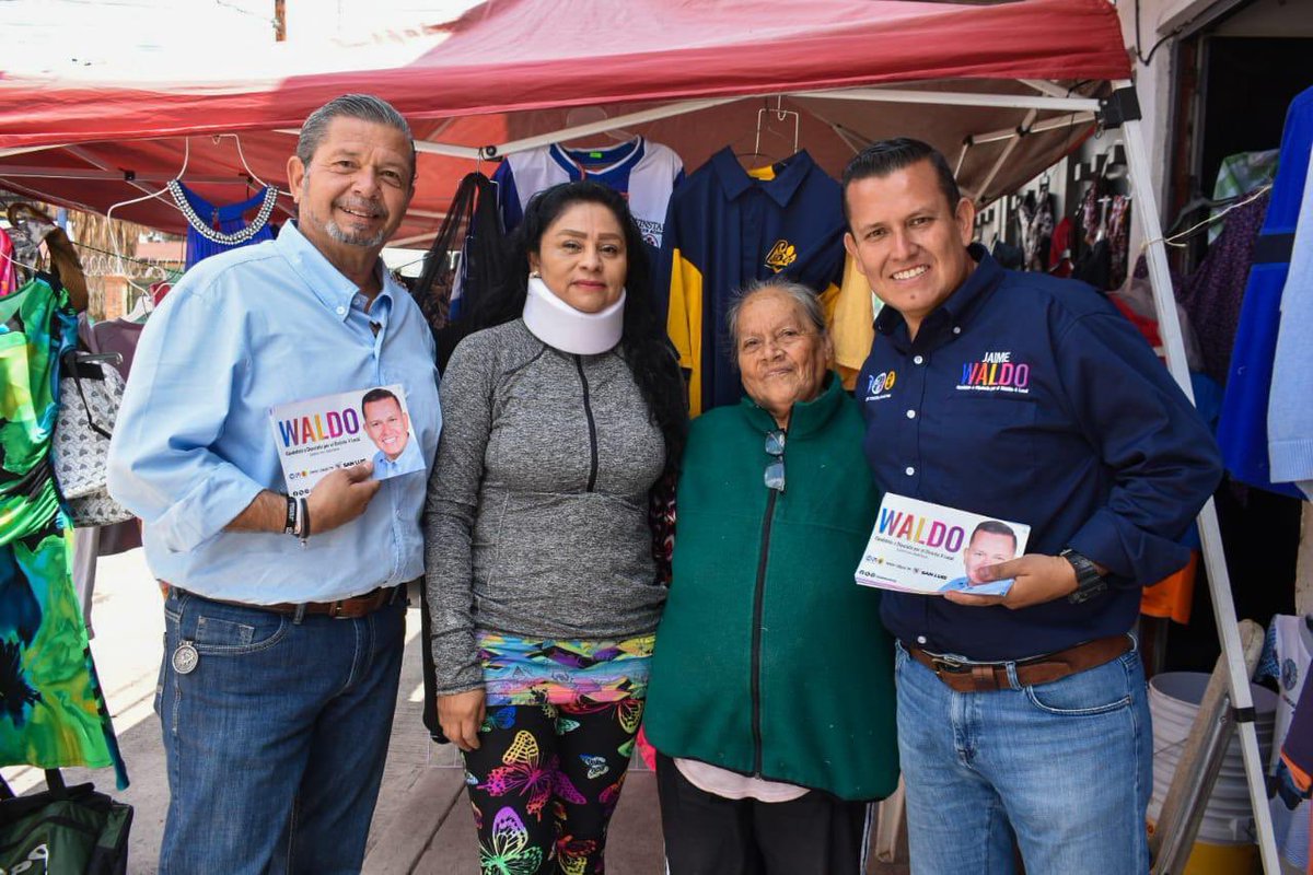 octaviopedroza's tweet photo. Hoy recorrimos la Col. Ponciano Arriaga casa por casa con #JaimeWaldo y promoviendo a todos los Candidatos del Frente Fuerza y Corazón por México 🇲🇽. 

Tuvimos una gran respuesta de las y los ciudadanos!!!🙏🏻 https://t.co/wfSYan0IjT