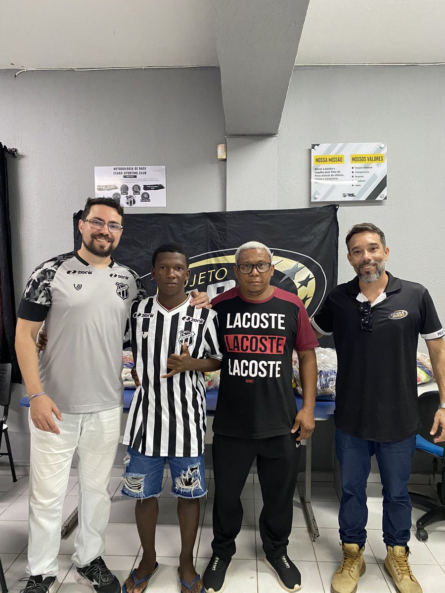 pc2000_'s tweet image. Na sexta-feira, 19 de Abril, visitamos a base do Ceará, levando cestas básicas e discutindo parcerias para apoiar as famílias em situação de vulnerabilidade social. Foi inspirador e reforçou nosso compromisso com a solidariedade e o trabalho em equipe. 🏁