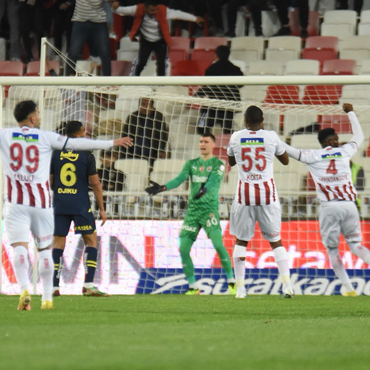 MS | Sivasspor 2-2 Fenerbahçe ⚽️ 45+2' Fred ⚽️ 57' Koita ⚽️ 80' İrfan Can Kahveci ⚽️ 90+4' Rey Manaj (P)