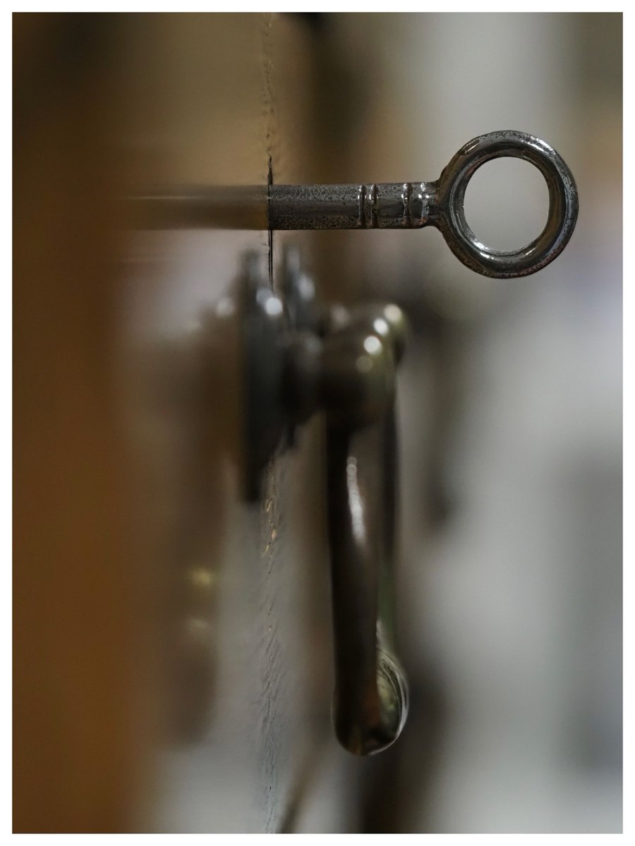 JillWhitelock's tweet image. Desk key. #LibraryHardware