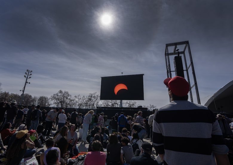 Quebec Health Department reports 28 cases of eye 👁️ damage linked to solar eclipse via @globeandmail theglobeandmail.com/canada/article…