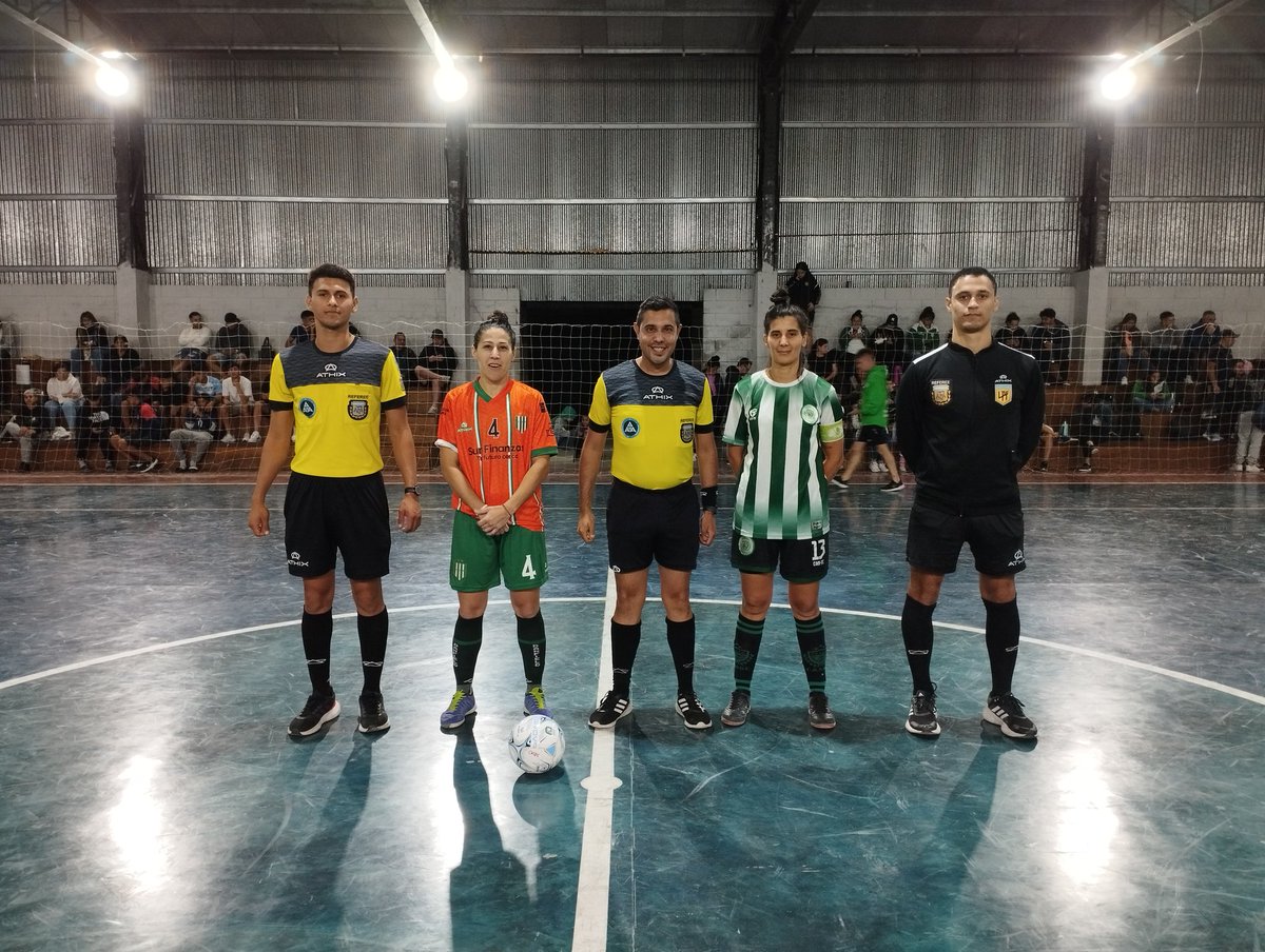 ⚽️ #Futsal #Femenino #AFA 📍 Tras la victoria frente a Banfield, el Verde deberá visitar a El Ciclón el Domingo desde las 19,00 hs. por la fecha 6 de la Primera B. 🛑LA NOTA: clubcamioneros.com.ar/ladeportiva/in… 💚 #UnidosTriunfaremos 🚛🚛🚛