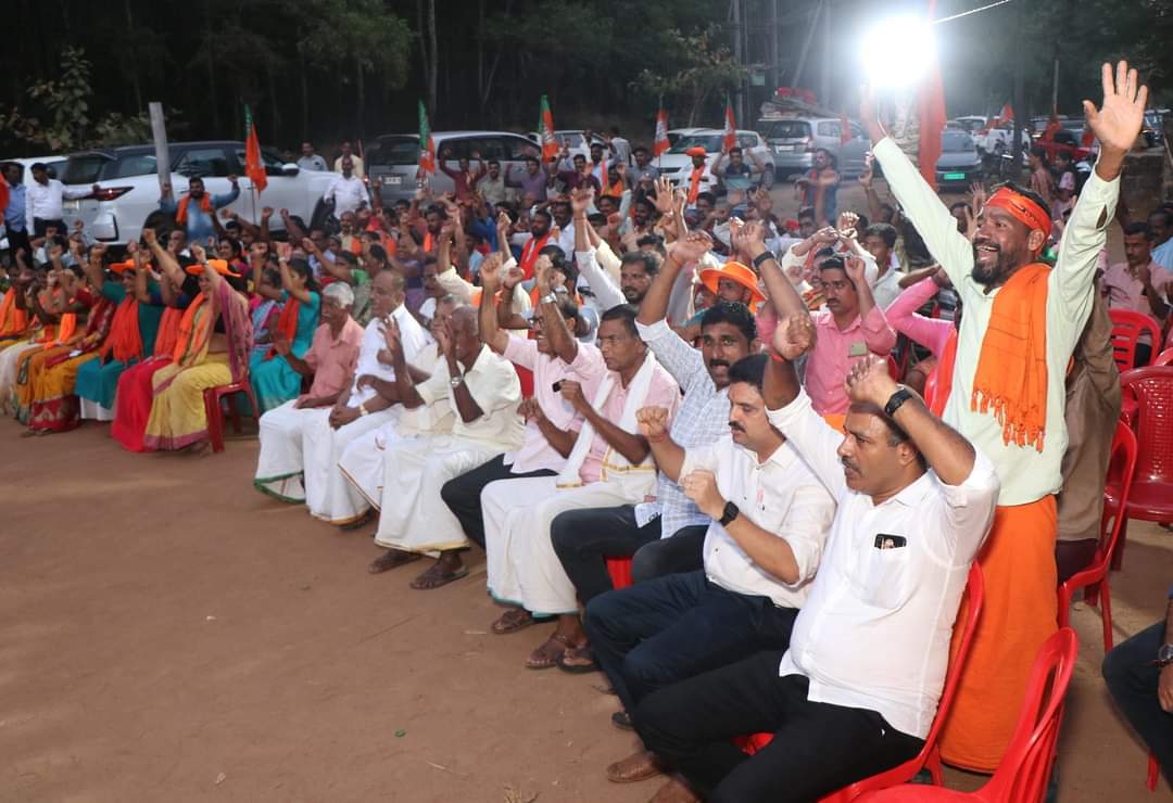 Shivaramshett10's tweet photo. ಅನಂತಾಡಿಯಲ್ಲಿ ಲೋಕಸಭಾ ಅಭ್ಯರ್ಥಿ ಕ್ಯಾಪ್ಟನ್ ಬ್ರಿಜೇಶ್ ಚೌಟ ಅವರ ಪರವಾಗಿ ನಡೆದ ಬಿಜೆಪಿ ಚುನಾವಣಾ ಪ್ರಚಾರ ಸಭೆ..😍🚩🚩
#PhirEkBaarModiSarkar #AbkiBaar400Paar #CaptainForDK #VoteForCaptain @CaptBrijesh @URajeshNaik https://t.co/FMcRImw71A