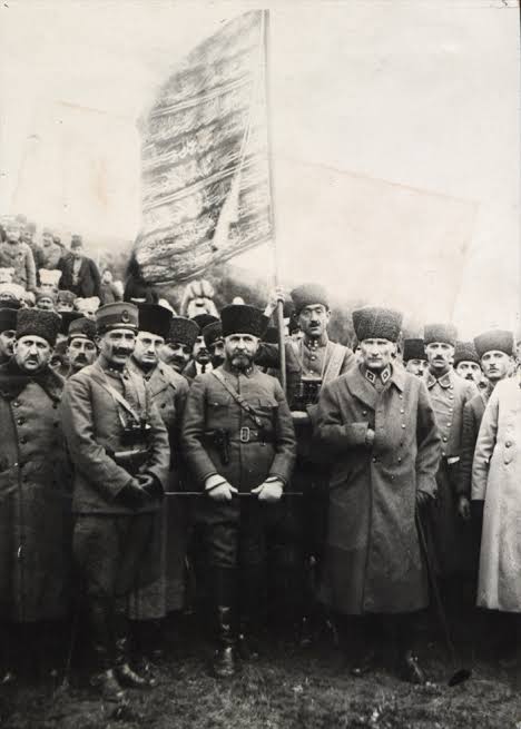 arabeskiz's tweet photo. Birileri sen yaşa diye ölür.
Sen ise, sana bahşedilenin değerini bilmeden ölürsün.
#23NisanKutluOlsun #23NisanÇocukBayramı #23NisanUlusalEgemenlik https://t.co/Myp9XVHO6z