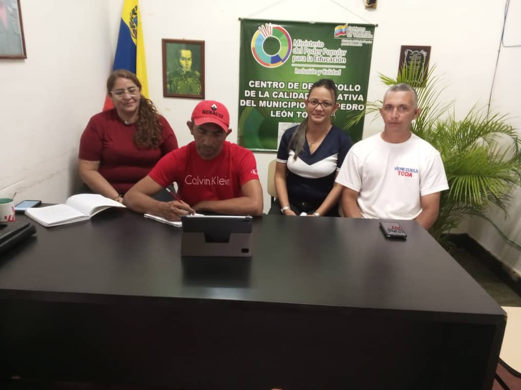 #FundabitTorres el día de hoy presente desde el CDCE Municipio G/D Pedro León Torres en video conferencia sobre el SNI 2.024 orientada por el MPPE 
<a href="/_LaAvanzadora/">Yelitze Santaella</a> <a href="/EleamerAbdala/">Eleamer Elkatrib</a> <a href="/Fundabit_/">FundabitOficial</a> <a href="/Fundabitlara01/">Fundabit Lara</a> <a href="/NicolasMaduro/">Nicolás Maduro</a>