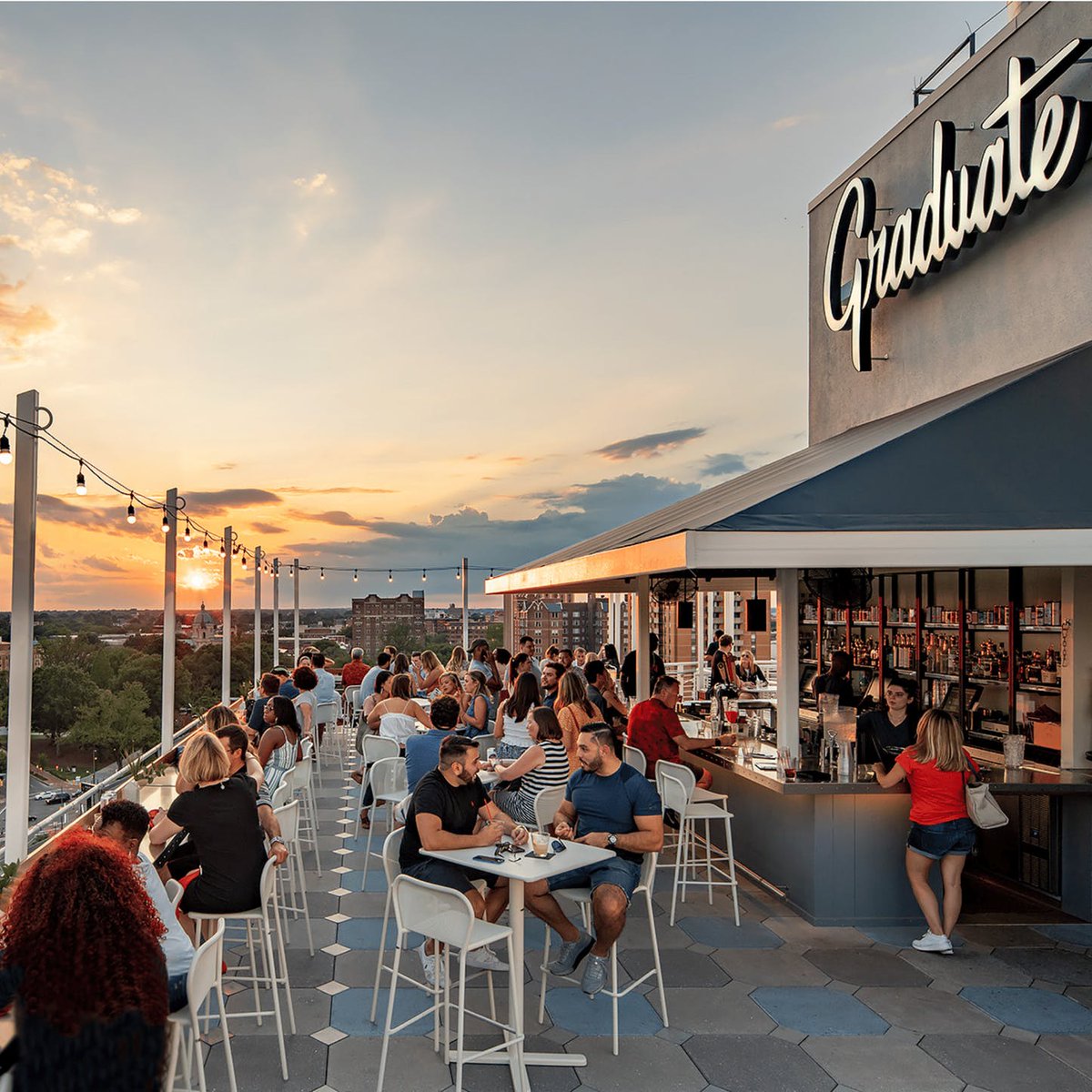 Everything in RVA looks better from above! 😍 Head to bit.ly/3GDeDo6 our list of Rooftop Bars in #DowntownRVA! 🥂