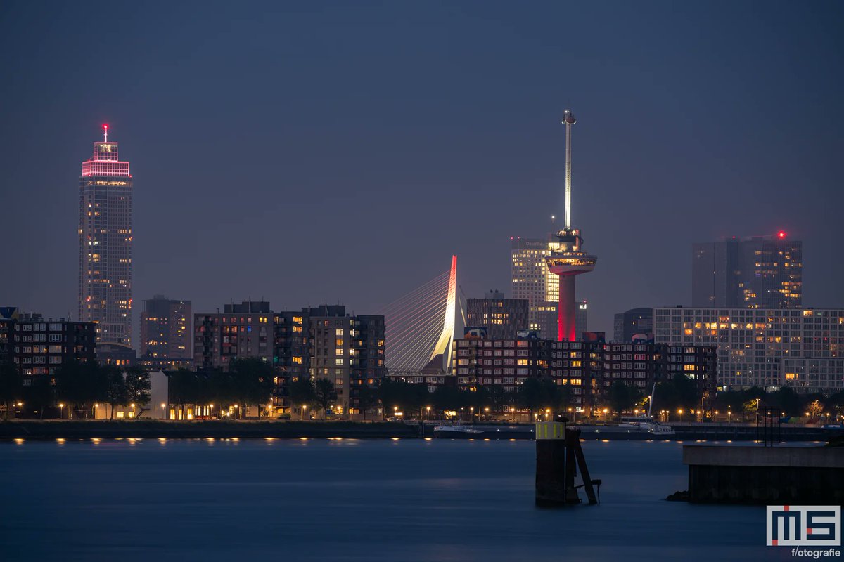 De skyline van Rotterdam in Rood/Wit 

#zalmhaventoren #euromast #erasmusbrug #rood #wit #fotograaf #photographer #architecture #red #white #FEYnec #huldiging #bekerfinale #knvb

Meer op: ms-fotografie.nl